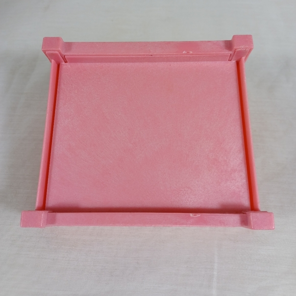 Battat Furniture pink heart tiny  toy plastic bed - Picture 7 of 16